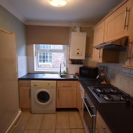 Two Bedroom Flat St Andrews Road London Eksteriør billede