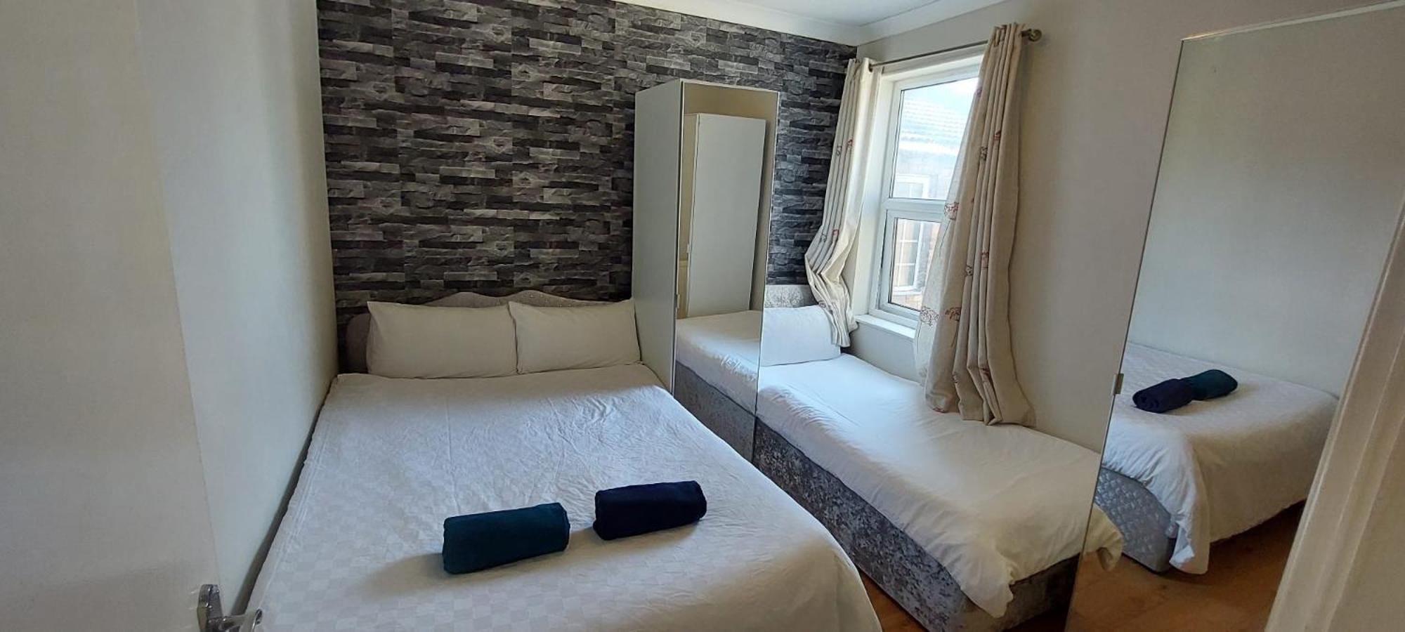 Two Bedroom Flat St Andrews Road London Eksteriør billede
