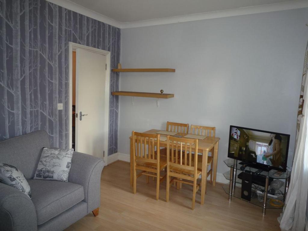Two Bedroom Flat St Andrews Road London Eksteriør billede