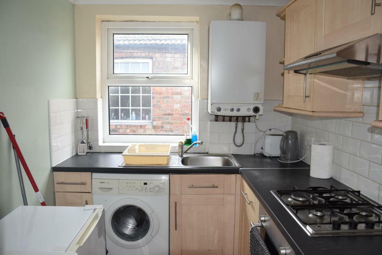 Two Bedroom Flat St Andrews Road London Eksteriør billede
